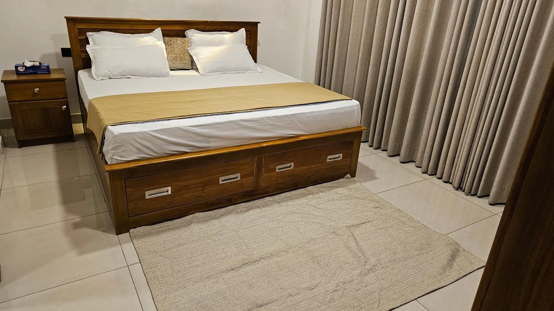 ホームステイ Kandy Home